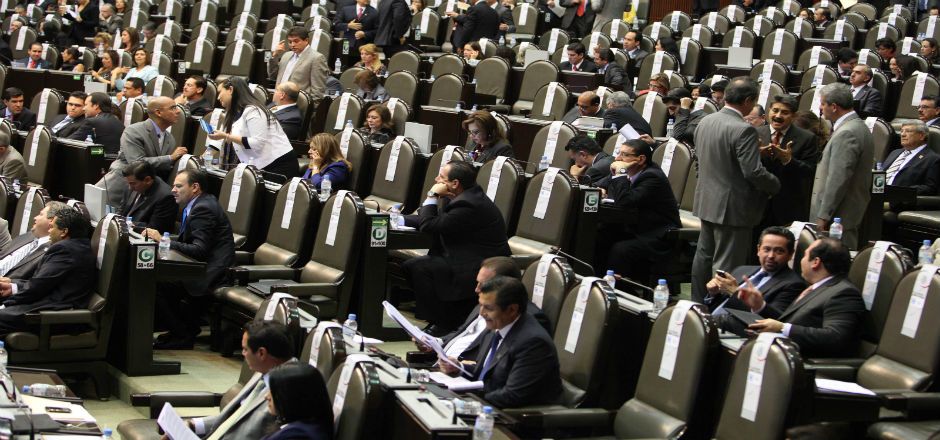 Vuelven al Senado leyes de CFE y Pemex