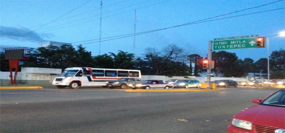 Retiran normalistas los bloqueos en Oaxaca sin llegar a acuerdos