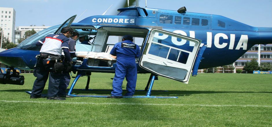 Policía herido de bala es trasladado en helicóptero Policía herido de bala es trasladado en helicóptero