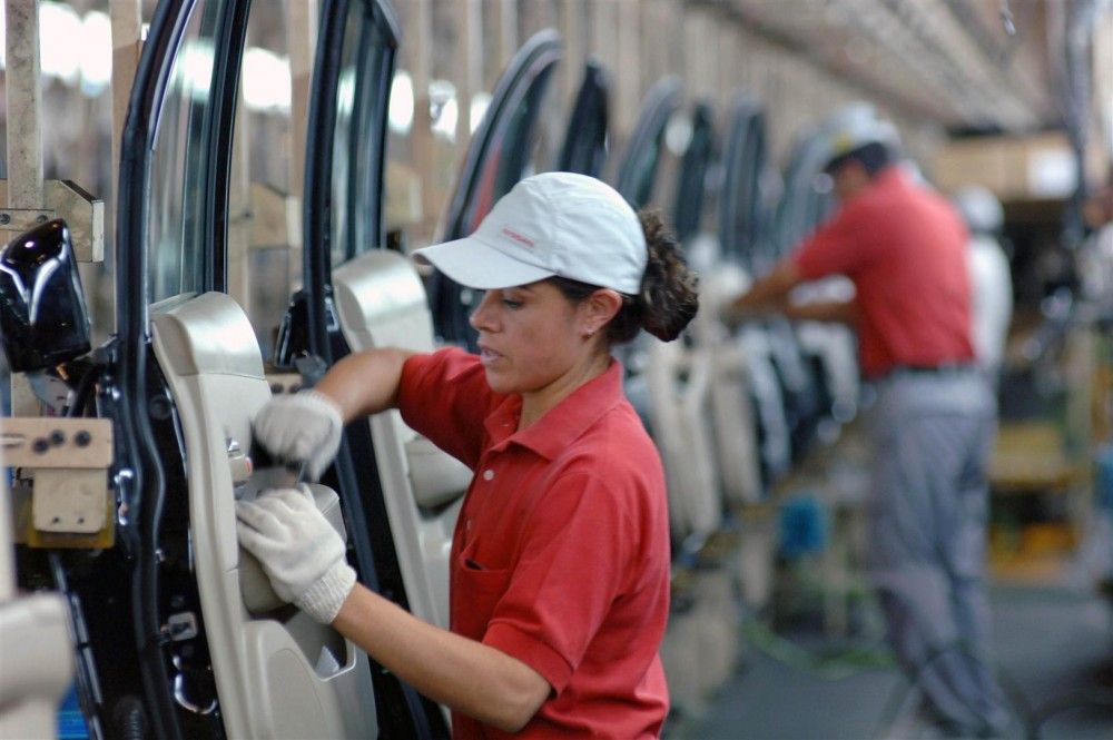Subió 2.5 por ciento anual el empleo en sector manufacturero de México
