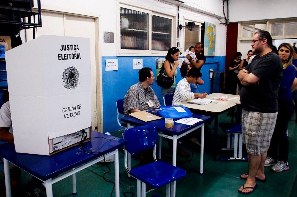 Fallas en urnas retrasan cierre de elecciones brasileñas Fallas en urnas retrasan cierre de elecciones brasileñas