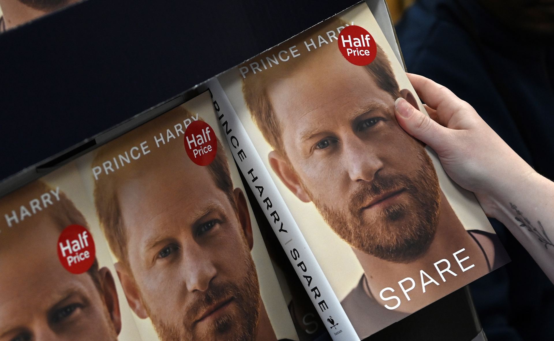 El príncipe Harry confiesa que quisiera "reconciliarse" con el resto de la familia real - el-libro-del-principe-harry-numero-1-de-ventas-en-todo-el-mundo