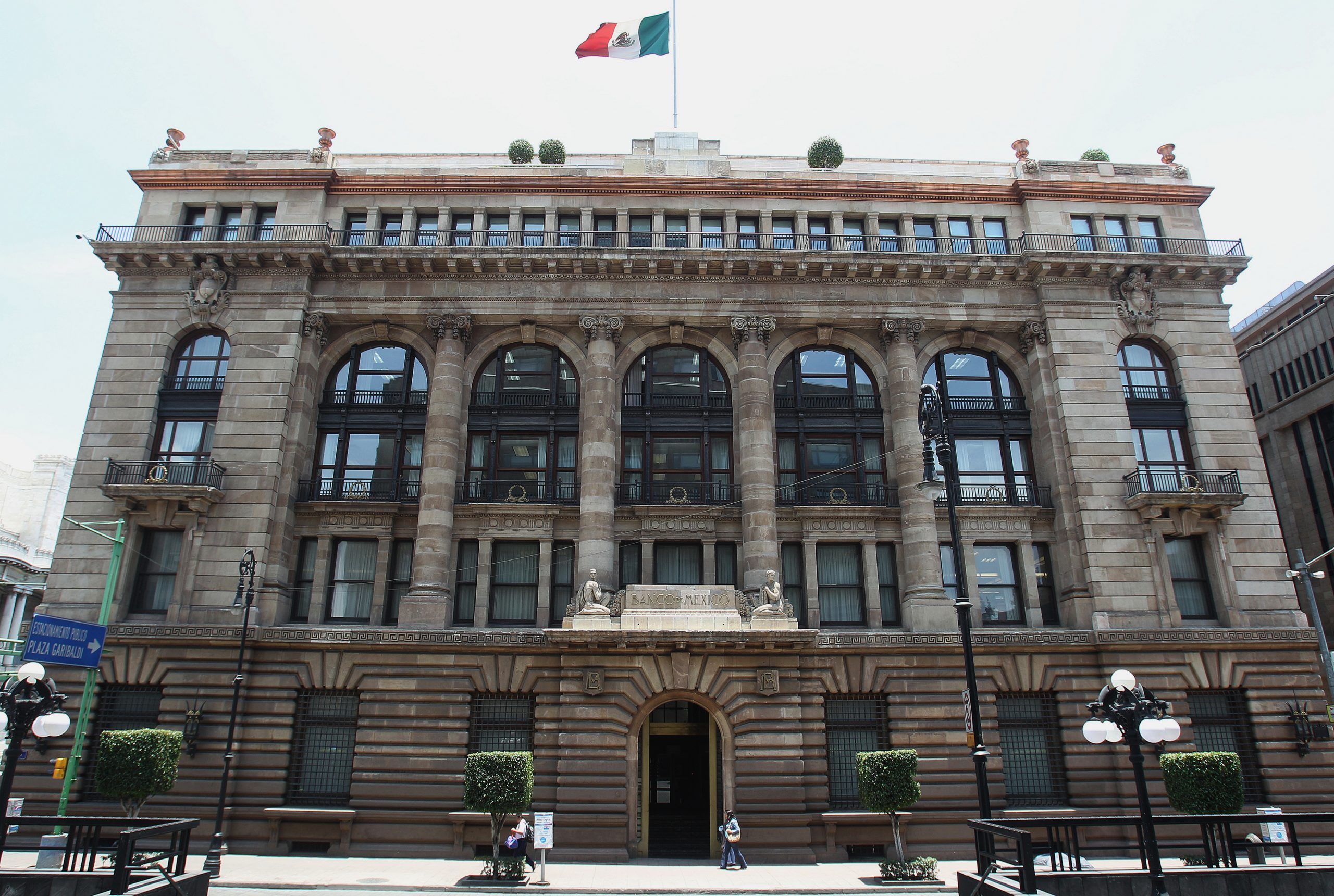 Banco de México se dice listo para discutir recortes a la tasa de interés