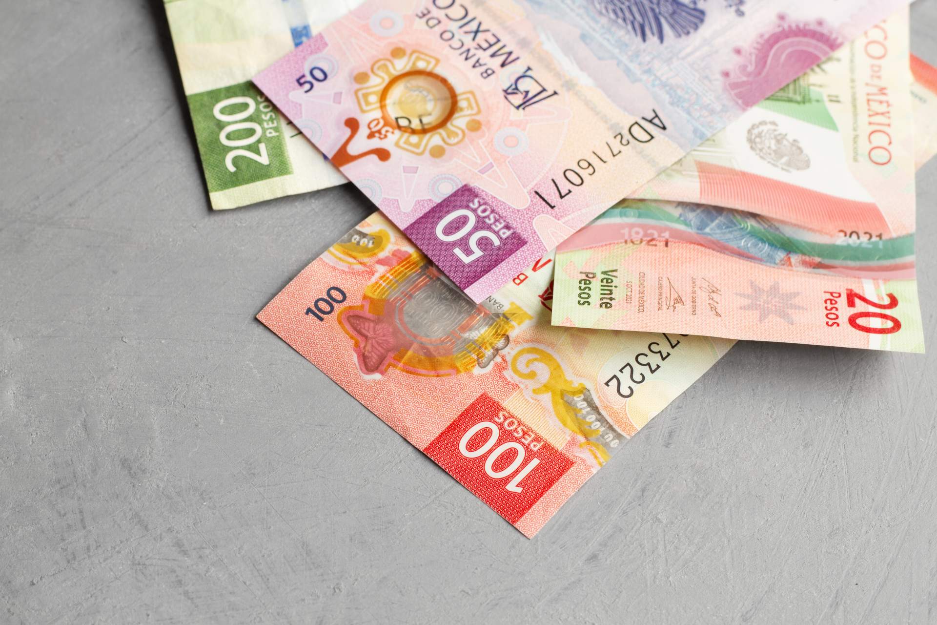 Peso mexicano se apreció 8% durante sexenio: AMLO; antes “todos los Gobiernos” devaluaban