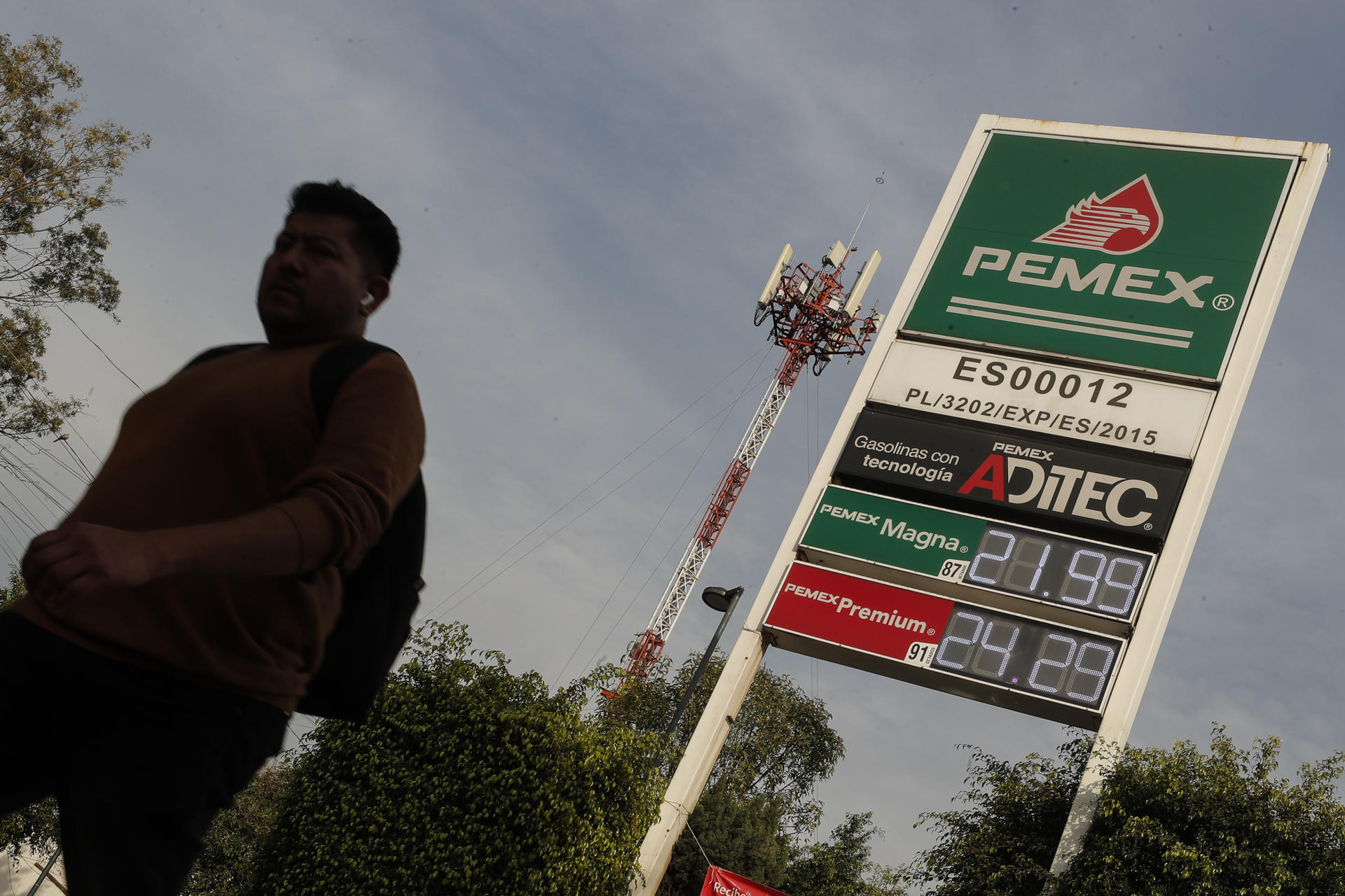Gasolina, cigarros y refrescos suben en 2025 por ajuste al IEPS Gasolina, cigarros y refrescos suben en 2025 por ajuste al IEPS