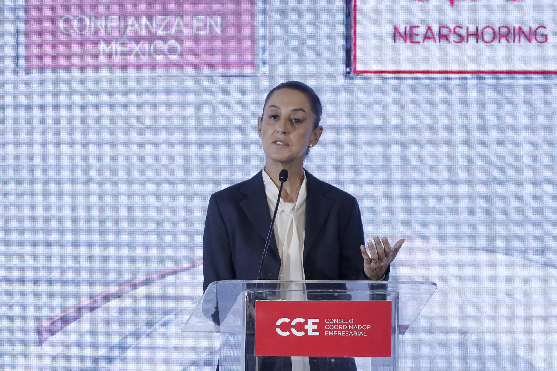 Claudia Sheinbaum prevé reducir el déficit fiscal a 3.5 % en 2025