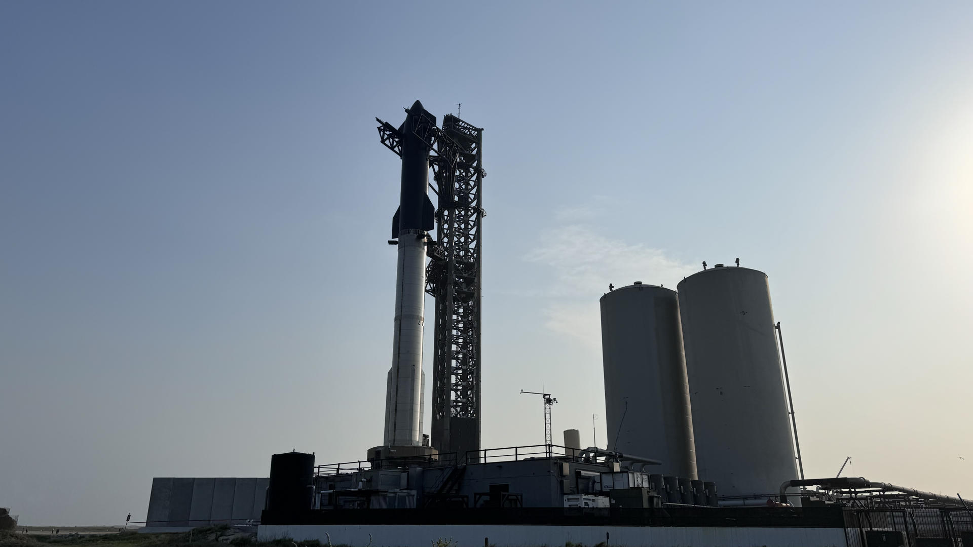 Despega el poderoso Starship y logra aterrizar el propulsor Super Heavy en el Golfo de México