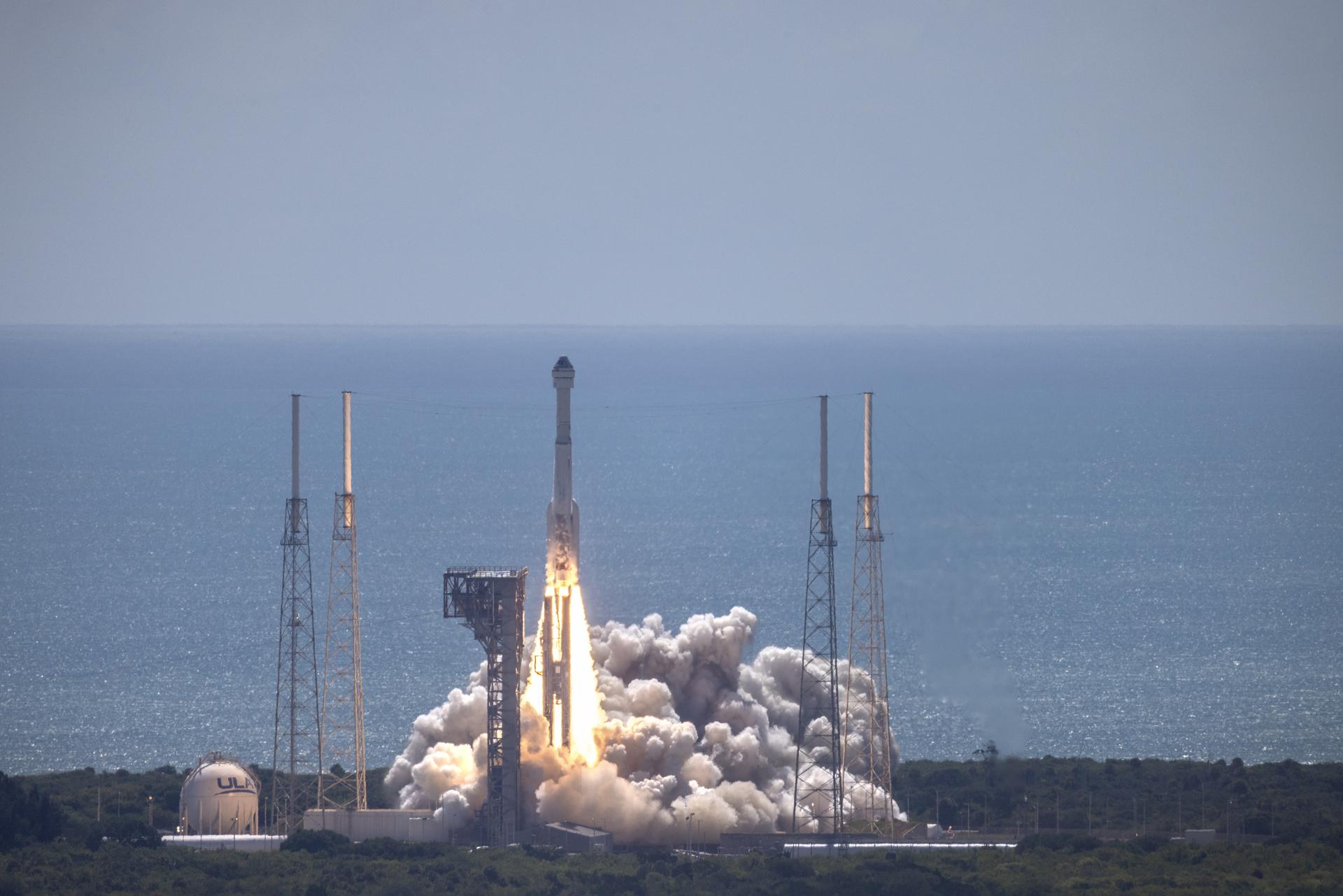 Despega rumbo a la EEI la primera misión espacial tripulada de Boeing