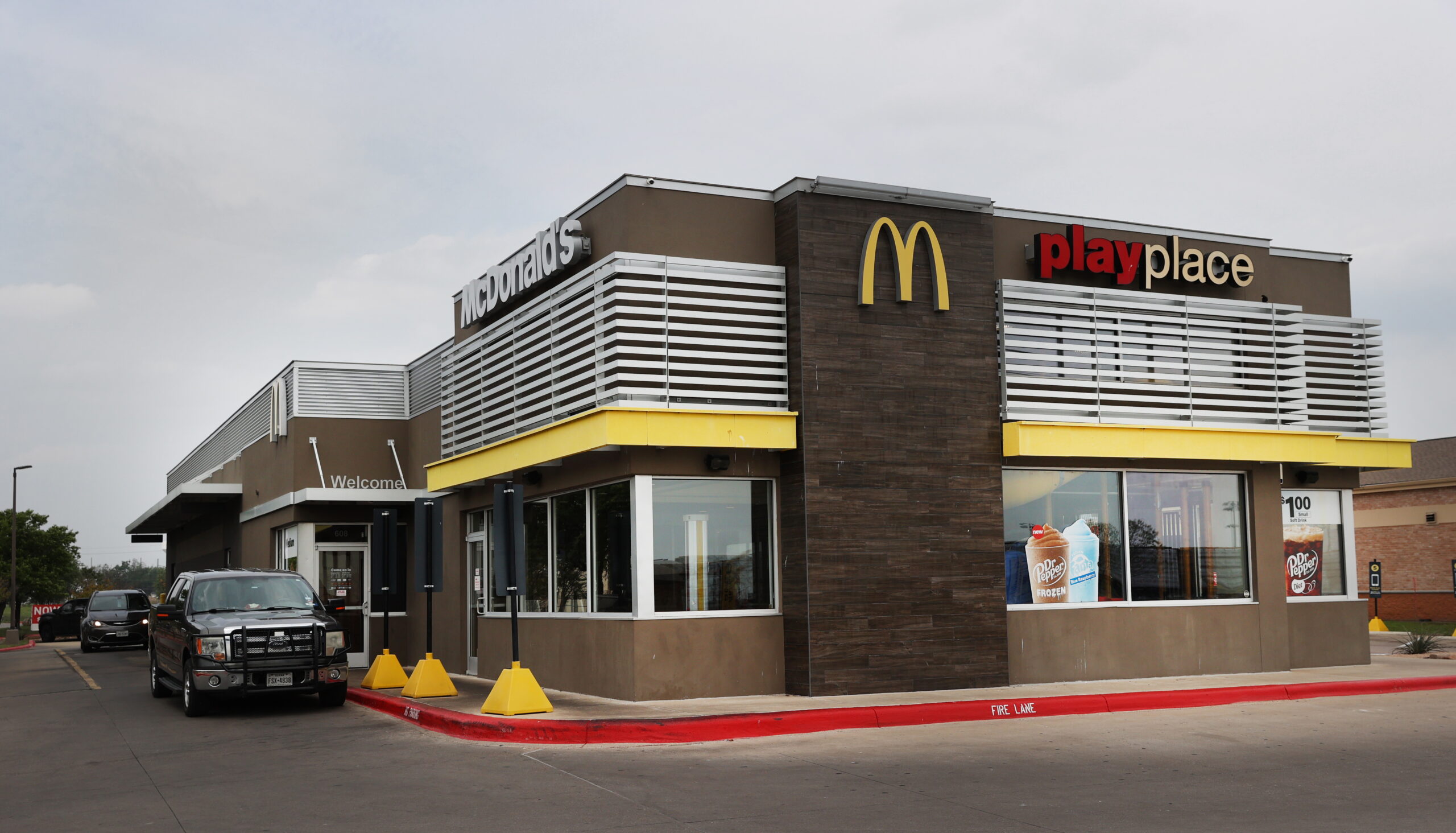 McDonald’s suspende la inteligencia artificial con la que tomaba pedidos desde el coche