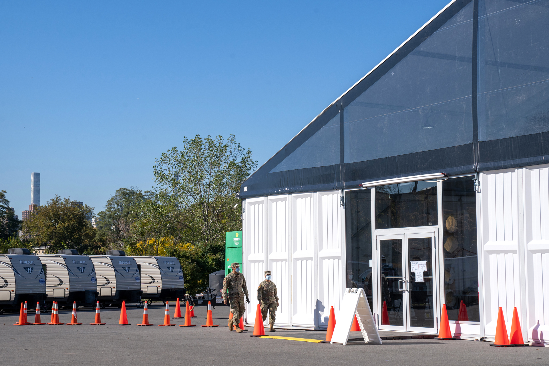 Nueva York cerrará en febrero albergue para migrantes instalado en una isla