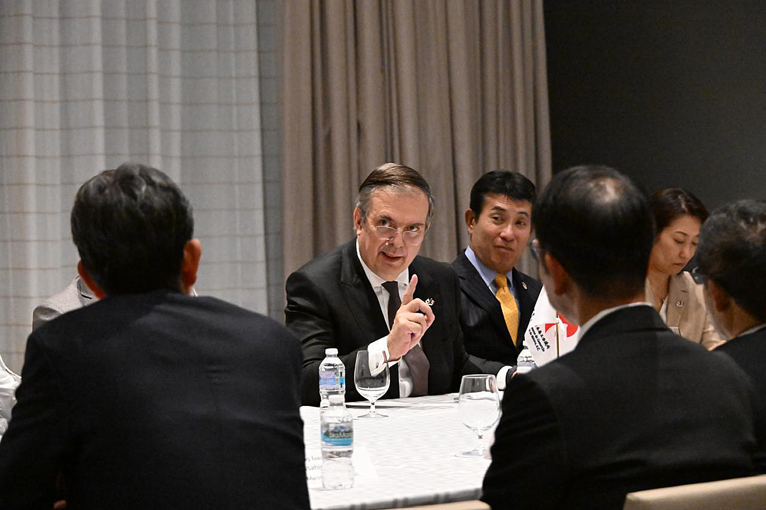 Ebrard acuerda con empresas japonesas impulsar inversiones en México