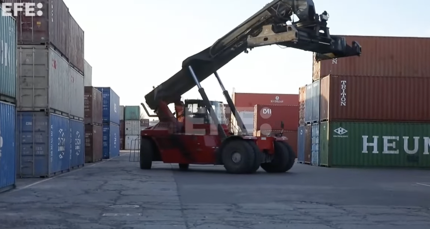 La entrada en vigor de aranceles chinos a bienes de EE. UU. recrudece la guerra comercial