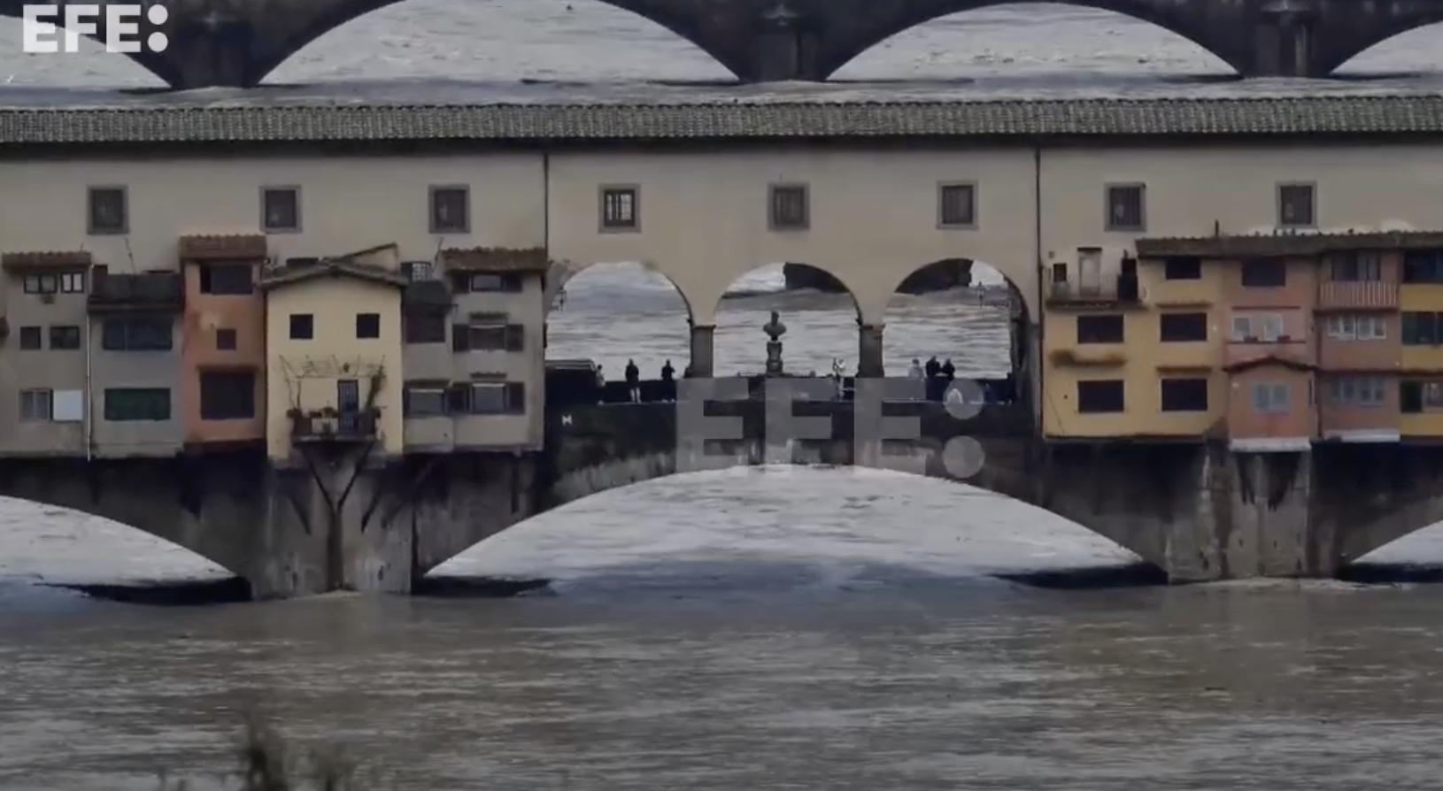 Florencia cierra sus museos ante las crecidas y las primeras inundaciones por un temporal