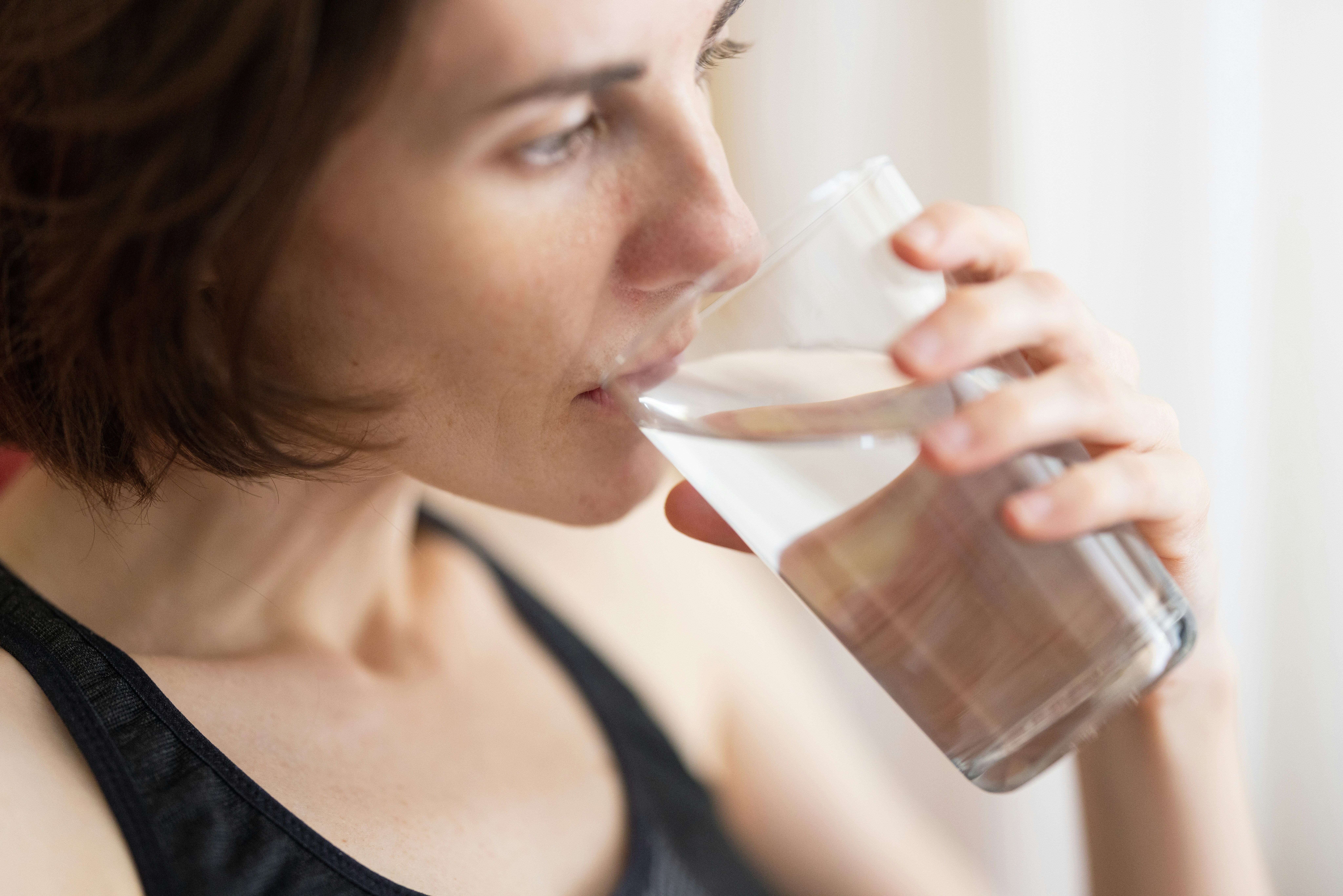 ¿Cuánta agua debes beber al día?