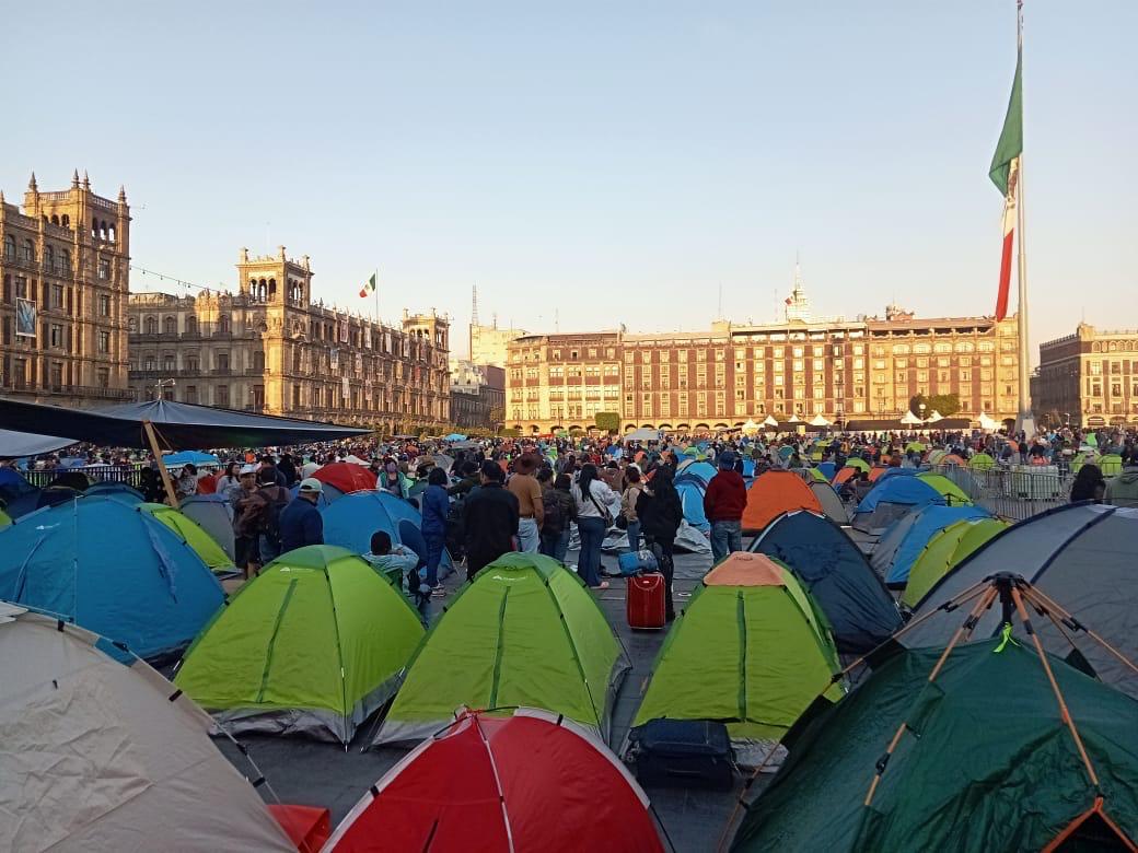 Miles de maestros acampan en el Zócalo: La CNTE va con todo contra la Ley del ISSSTE