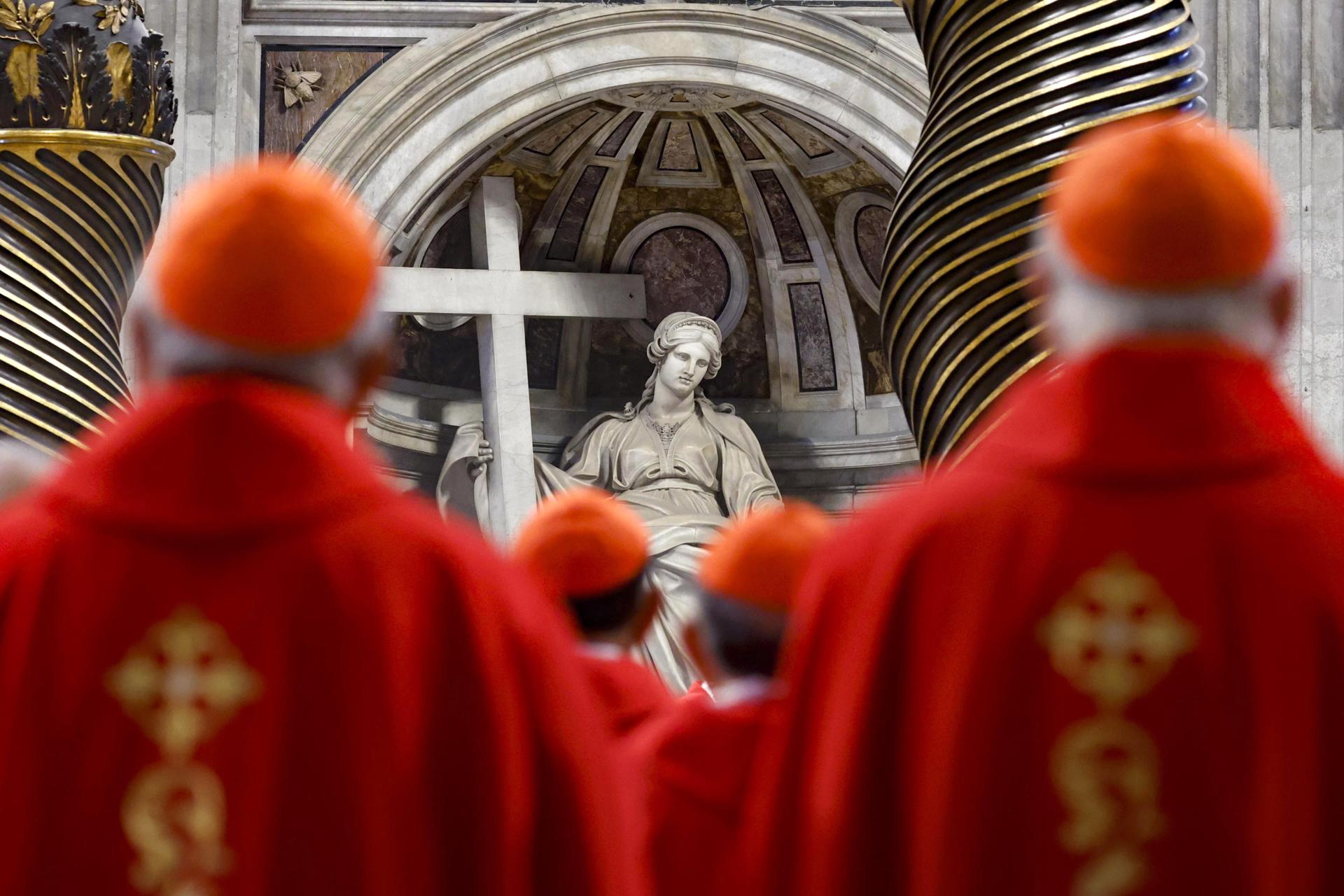 Cardenales afrontan el problema de las finanzas, uno de los retos para el nuevo papa Cardenales afrontan el problema de las finanzas, uno de los retos para el nuevo papa