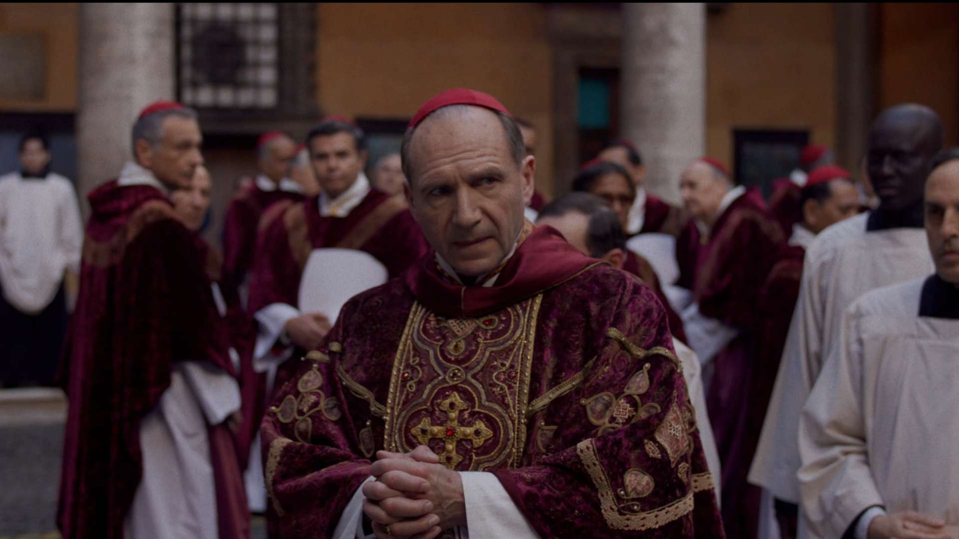 ‘Conclave’ aumenta en 283% sus vistas tras la muerte del papa Francisco, según Variety