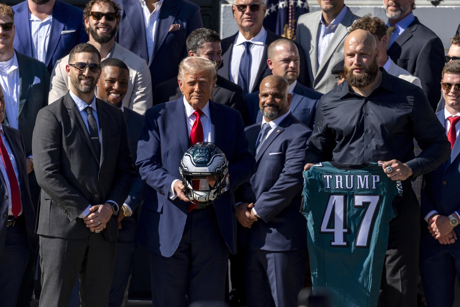 Trump recibe en la Casa Blanca a los Eagles, campeones del Super Bowl