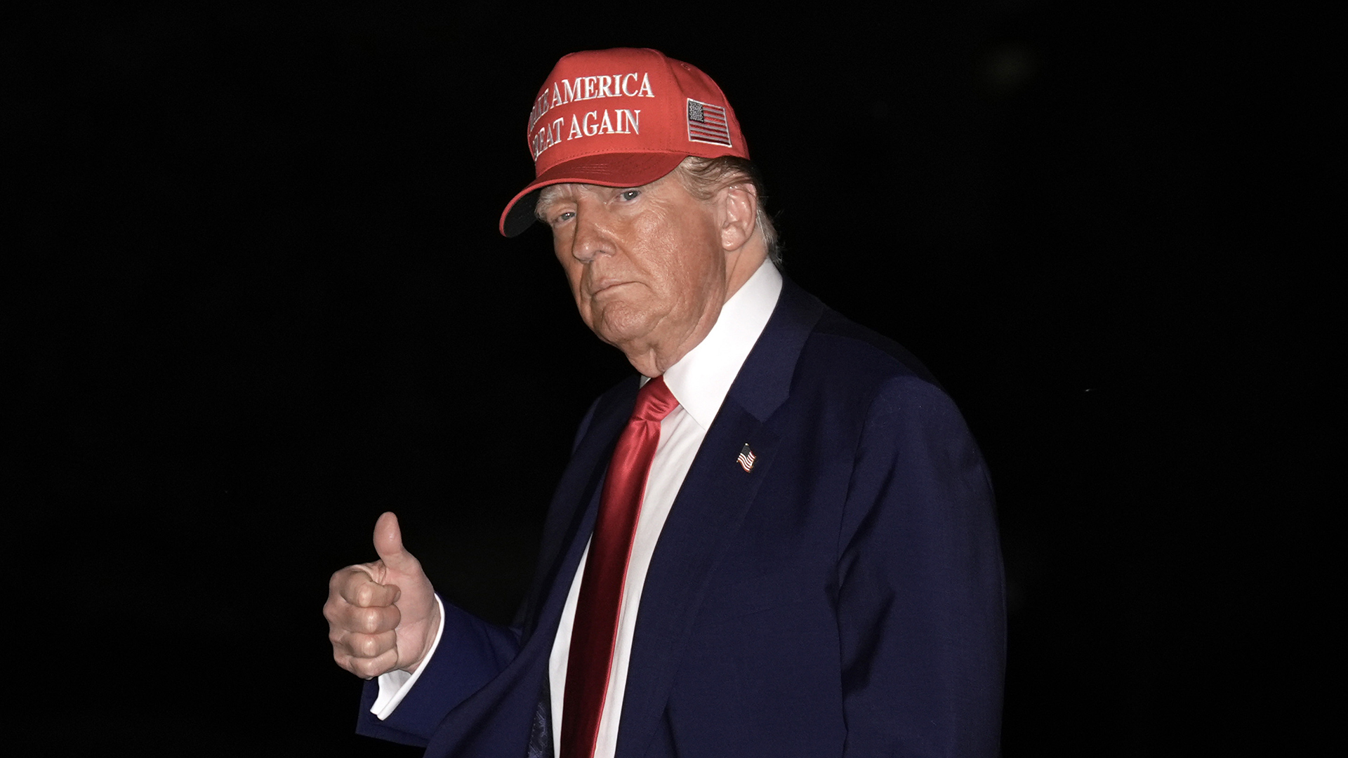 Trump culpa a Biden de la contracción del PIB y niega la responsabilidad de sus aranceles