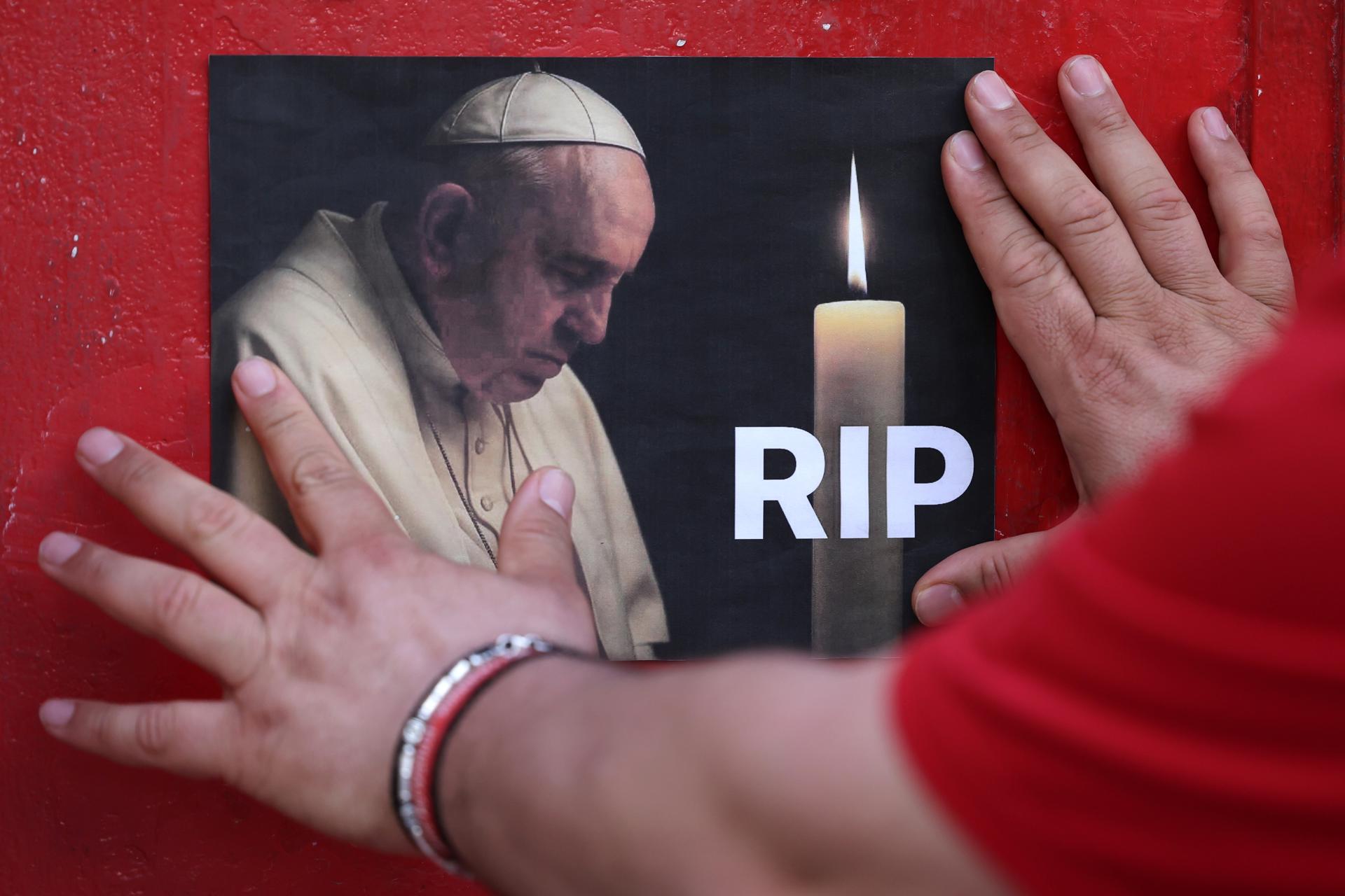 Famosos lloran la muerte del papa Francisco