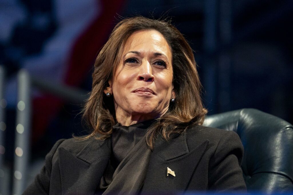 Reaparece Kamala Harris y alerta que EE.UU. está al borde de una “crisis constitucional”