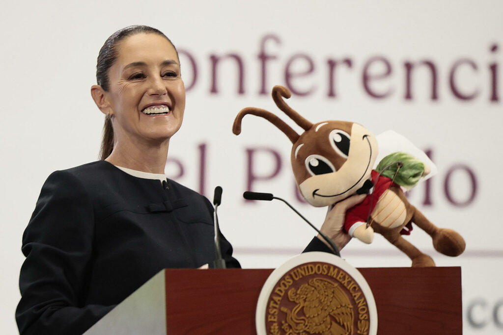 Sheinbaum celebra a niñas y niños de México este 30 de abril