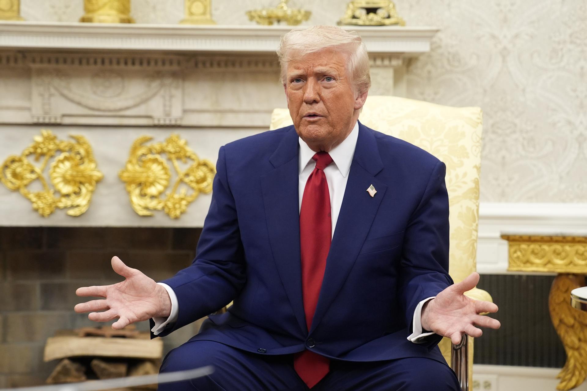 Trump dice que los magnates de internet ahora le “besan el trasero”
