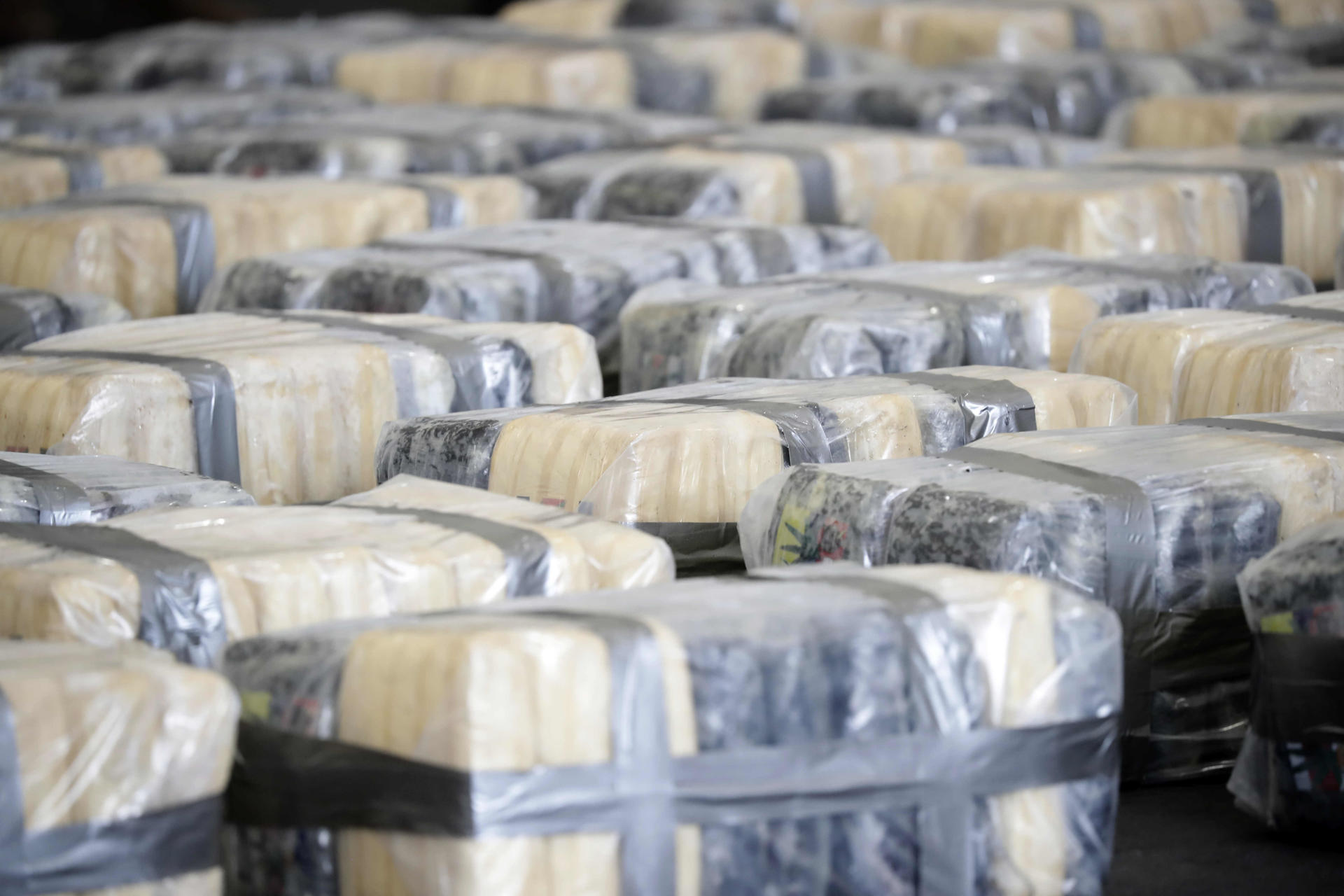 Confiscan más de 1.5 toneladas de cocaína y detienen a cinco personas en Guerrero Confiscan más de 1.5 toneladas de cocaína y detienen a cinco personas en Guerrero