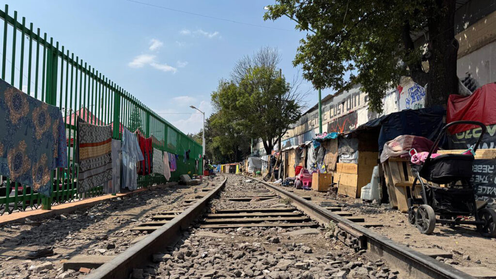 Campamento migrante en CDMX se ampara para evitar su traslado a un refugio