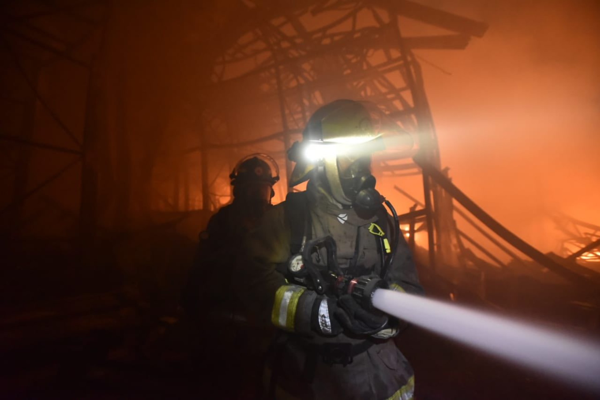 Dos muertos y 18 heridos por incendio en fábrica de Jalisco Dos muertos y 18 heridos por incendio en fábrica de Jalisco